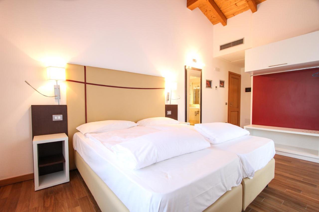 Thai Orchidee Restaurant&Rooms Garda  Exterior photo