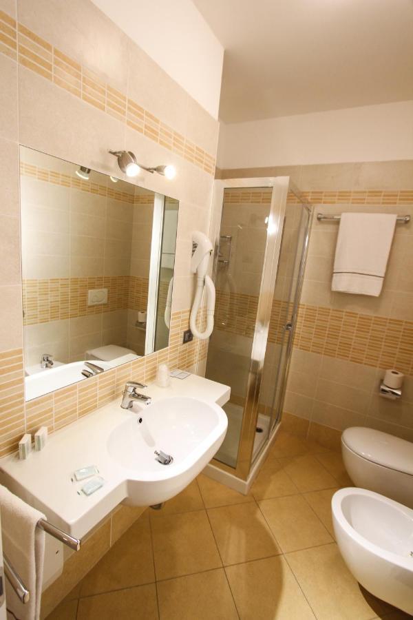 Thai Orchidee Restaurant&Rooms Garda  Exterior photo